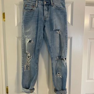 Vintage LEVI distressed boyfriend fit jeans